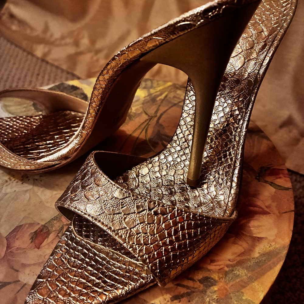 Chic Gold Textured Women's Heels